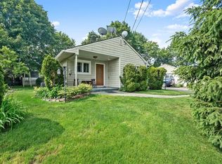 376 County Center Rd, White Plains, NY 10603