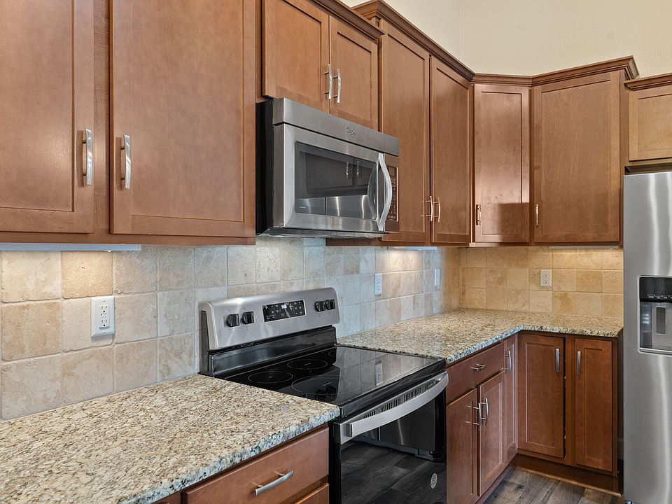 Granite Countertops, Stainless Steel Appliances