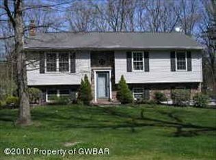 60 Oakwood Ave, Mountain Top, PA 18707