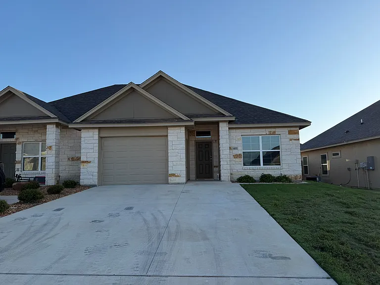 3481 Fenway Cir — Photo 2