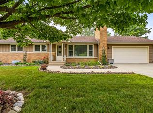 7475 N Crossway Rd, Fox Pt, WI 53217