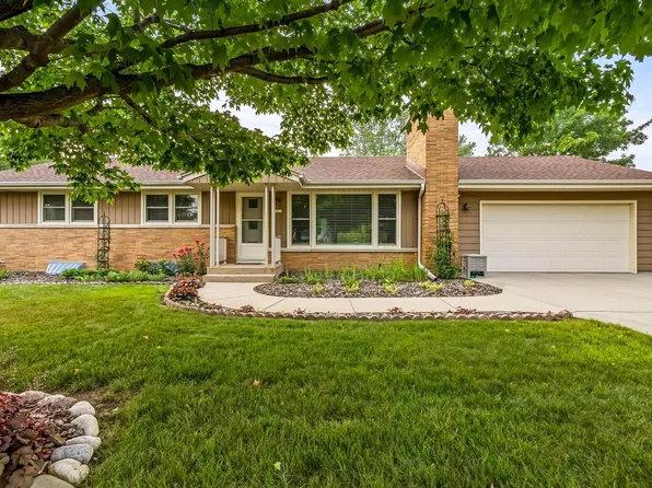 7475 North Crossway ROAD, Fox Point, WI 53217