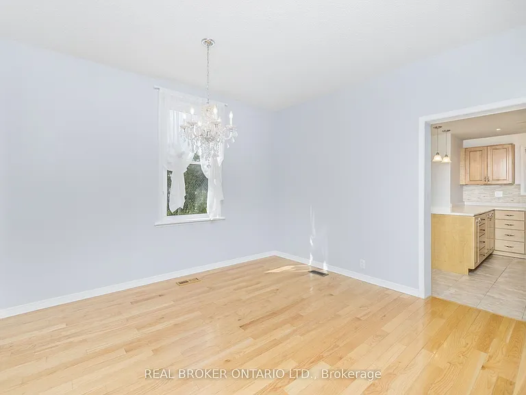 35 Victoria St — Photo 14