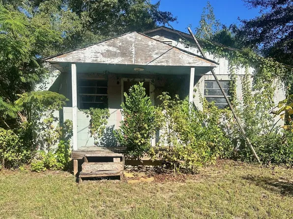 1043 Chestney St, Macon, GA 31217