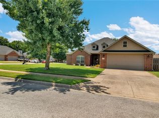 527 N Country Farm Rd, Fayetteville, AR 72704