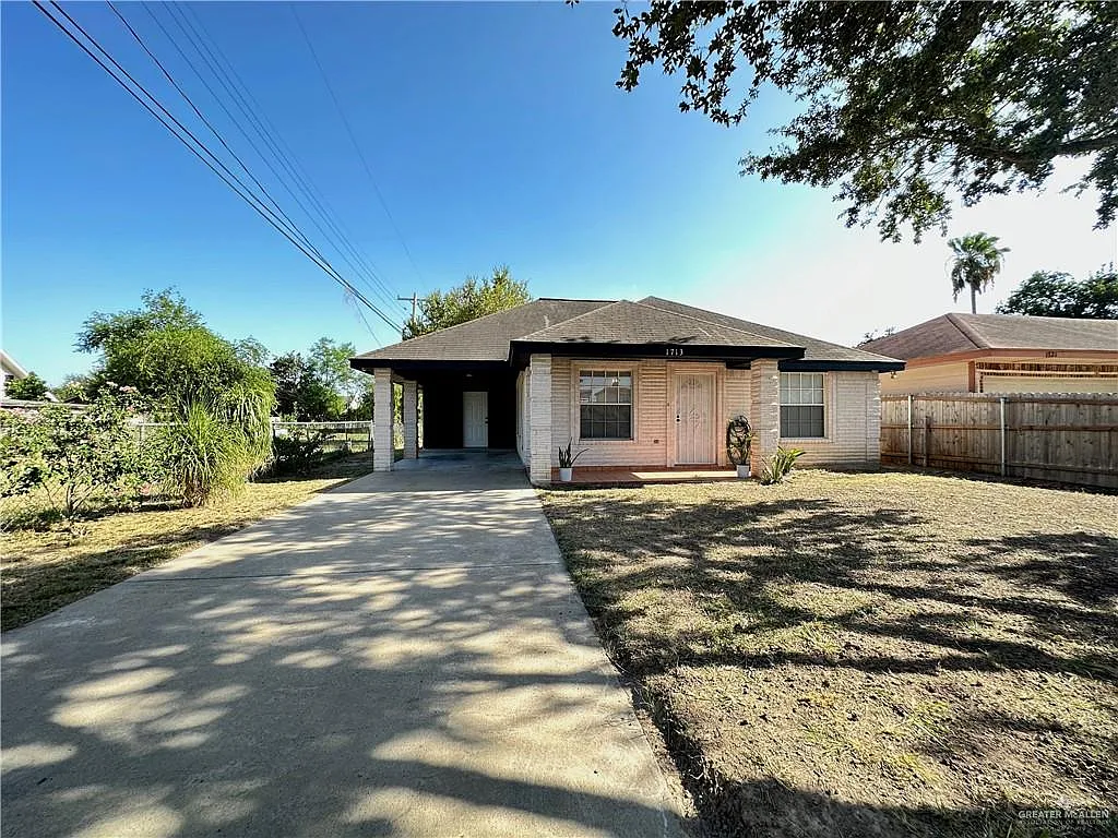 2 bed, 1.0 bath, 936 sqft, $1,300 — Photo 2
