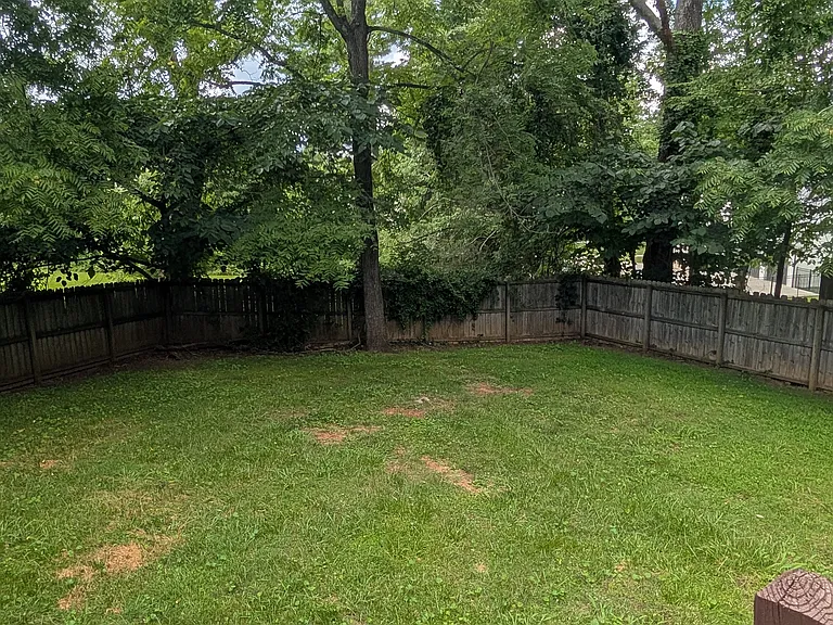 116 Paxton Ct — Photo 37