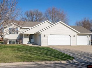 604 E Nathan St, Lake Crystal, MN 56055