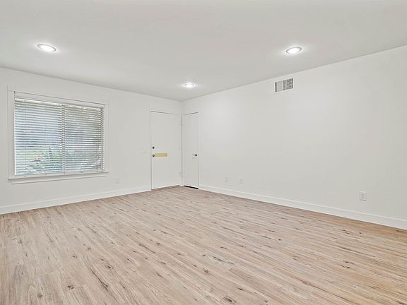 5th image of 26324 Oak Highland Dr Unit C