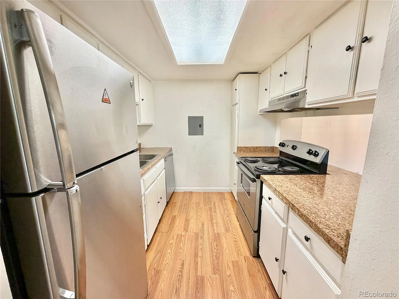 2 bed, 2.0 bath, 907 sqft, $1,595 — Photo 3
