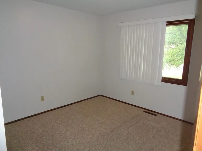 2400 E Wheeler Rd — Photo 10