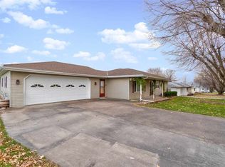 834 4th St, Kalona, IA 52247