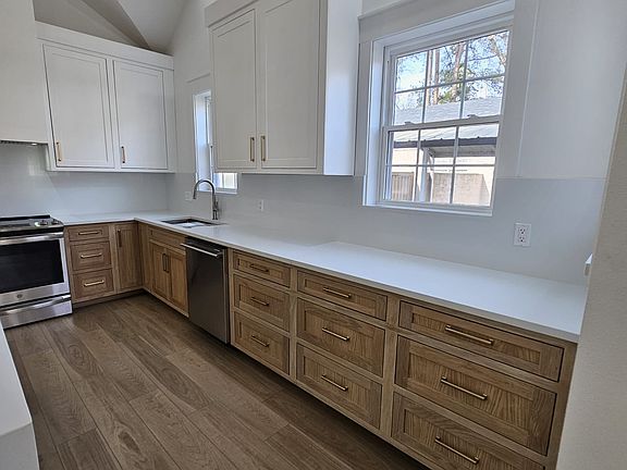 5th image of 3309 Olive St