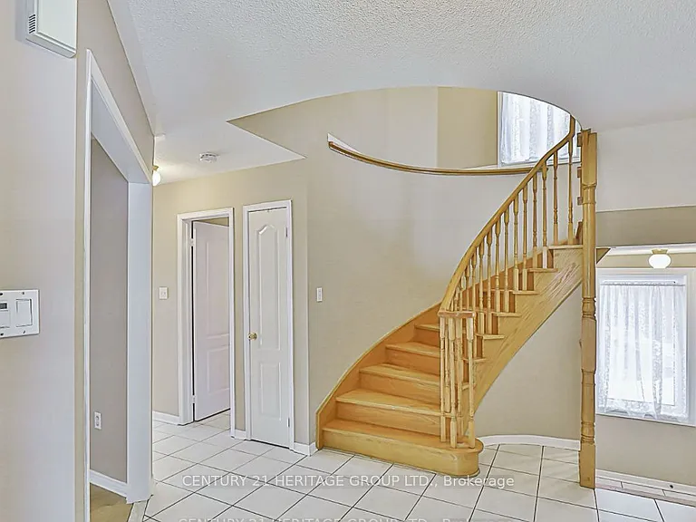 162 Widdifield Ave — Photo 3