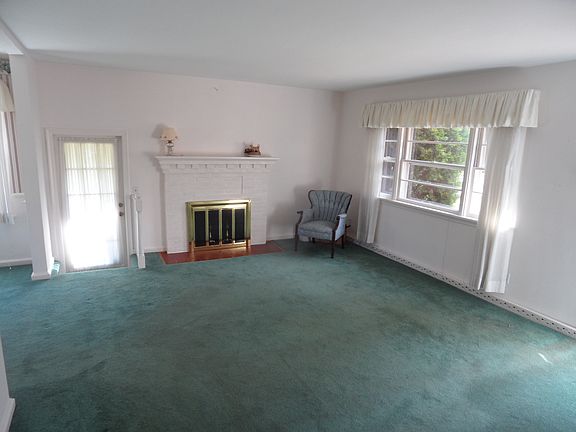 3rd image of 306 Danray Dr
