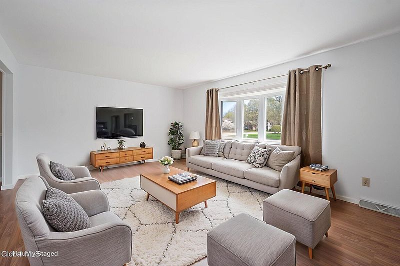 4th image of 5113 Foxwood Drive