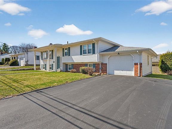 2nd image of 27 Wenscott Ln