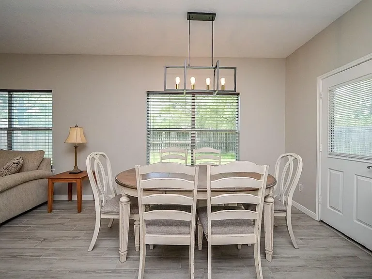 10607 Criswell Dr — Photo 9