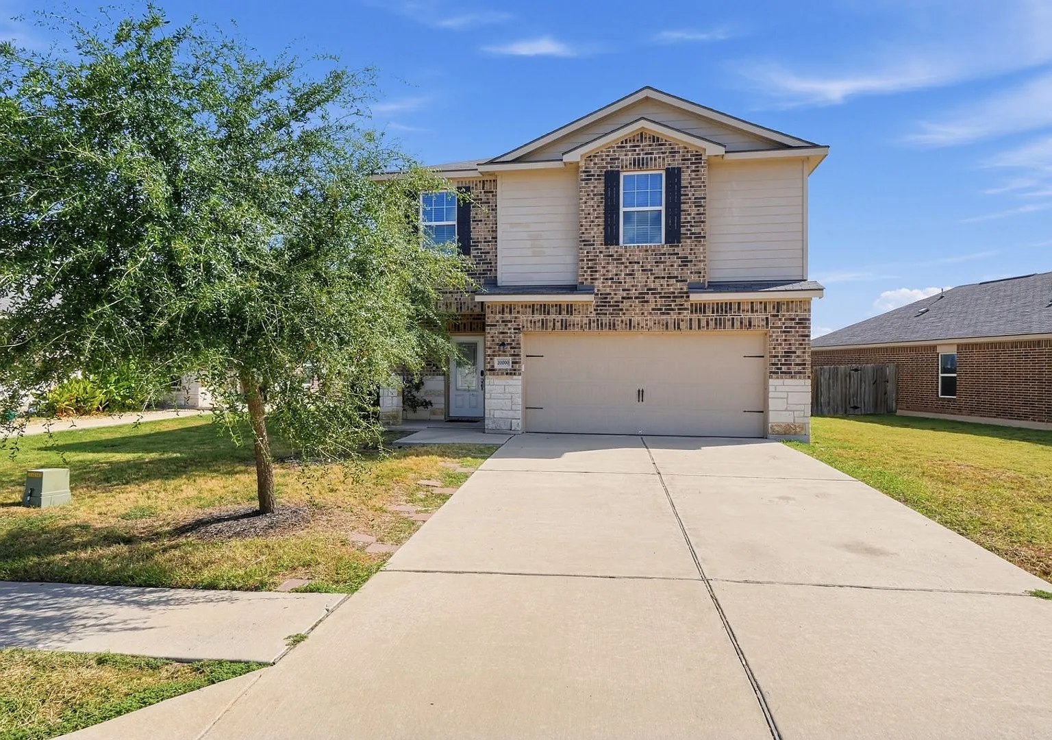 Spacious 4BR House in Manor — Photo 1
