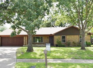 2100 Stardust Ct, Euless, TX 76040
