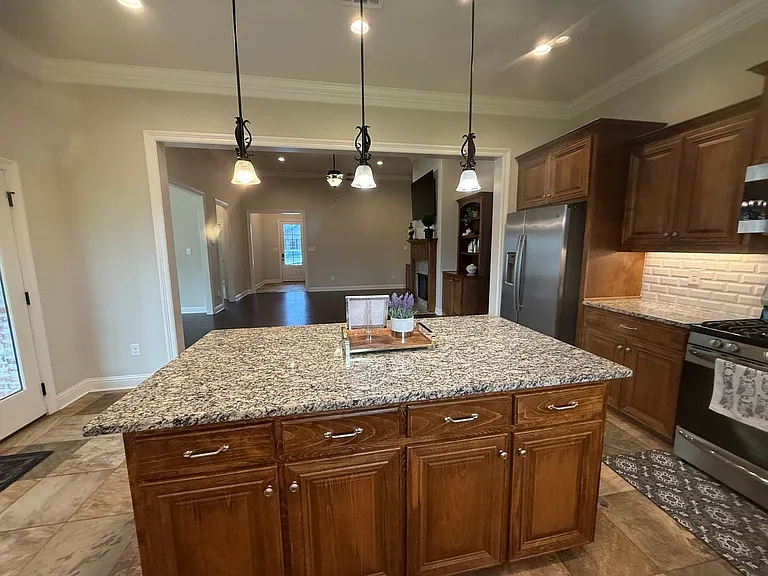 908 Lakehaven Dr — Photo 4