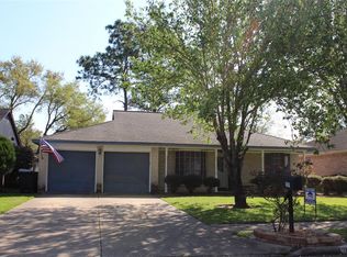 15107 McConn St, Webster, TX 77598