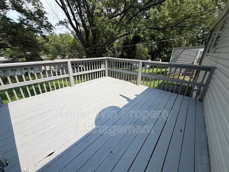 1113 Highmont Dr — Photo 3