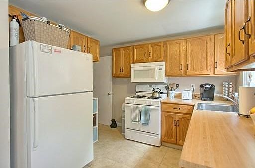 4th image of 37 Village Green Dr