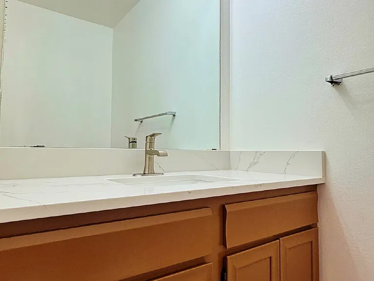 17125 E Pacific Pl — Photo 9