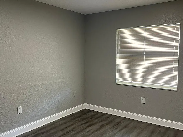 The Lucerne Apartments — Photo 18