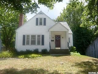 1st image of 220 Pearl St
