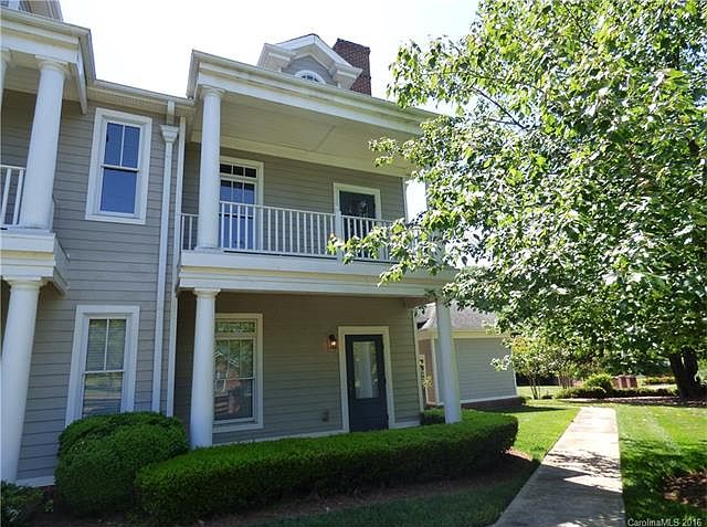 1st image of 1060 The Glen St #0