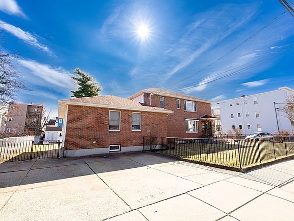 3rd image of 19-19 S Waverly St #21