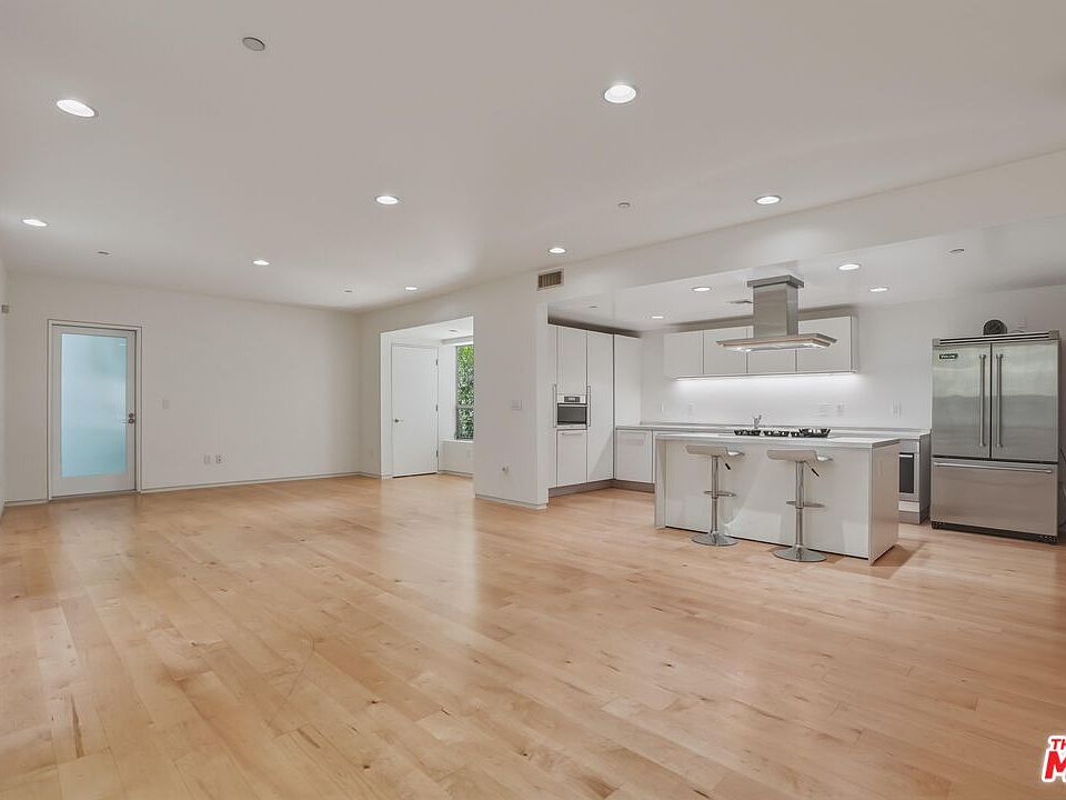 1st image of 825 N Kings Rd #1