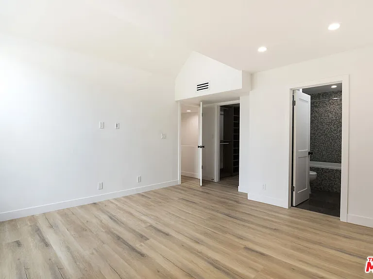 824 Westmount Dr #2 — Photo 12