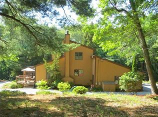 65 Battey Meetinghouse Rd, Scituate, RI 02857