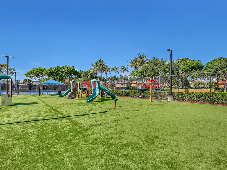 3464 Commodore Ct — Photo 45