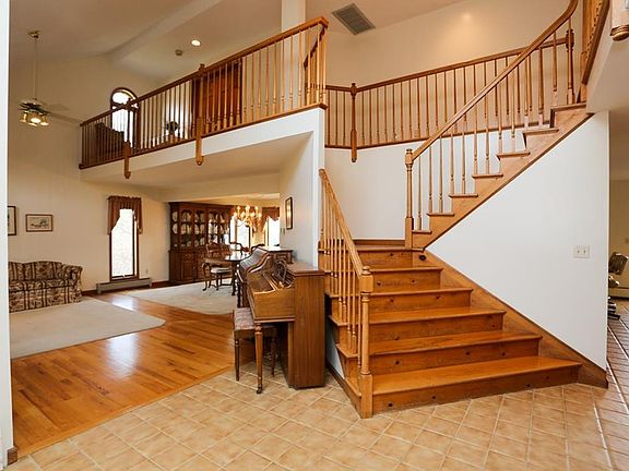 2nd image of 4 Baisley Farm Ct