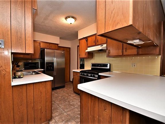 2nd image of 360 Columbus St