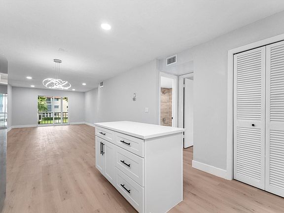 5th image of 750 SE 6th Avenue #233