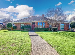 2200 Edgewater Ct, Bedford, TX 76021