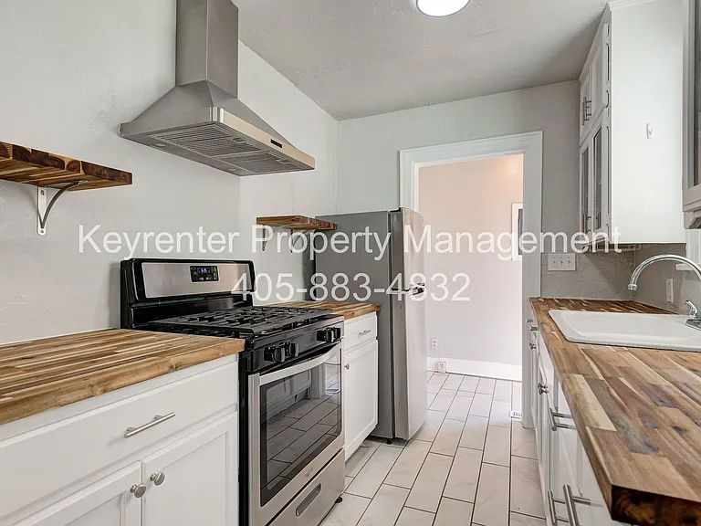 N Gatewood Ave Duplex — Photo 51