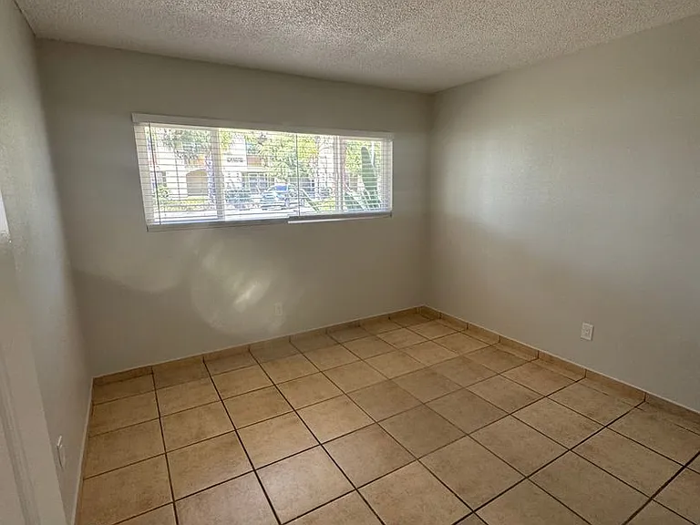 1622-1658 W Walnut St — Photo 15