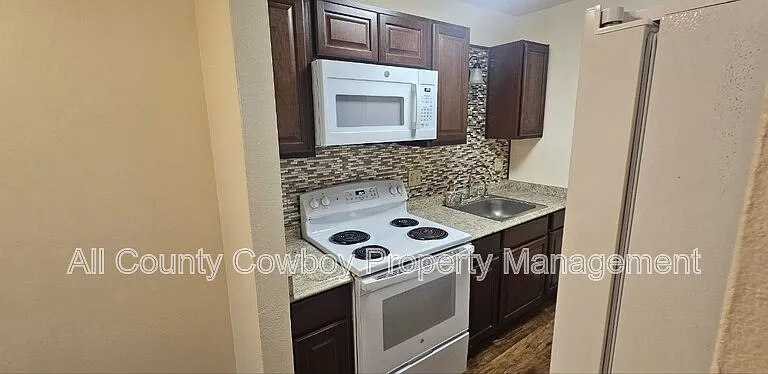 126 S Cribbon Ave — Photo 7