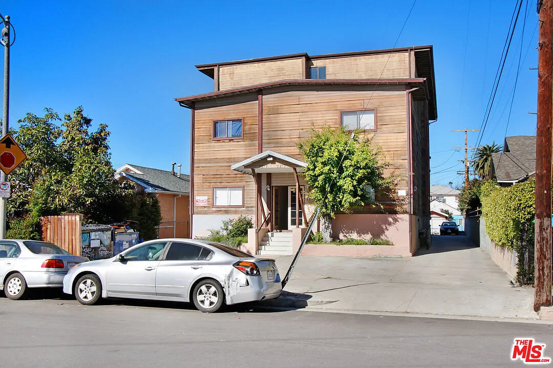 1 bed, 1.0 bath, 650 sqft, $1,725 — Photo 1