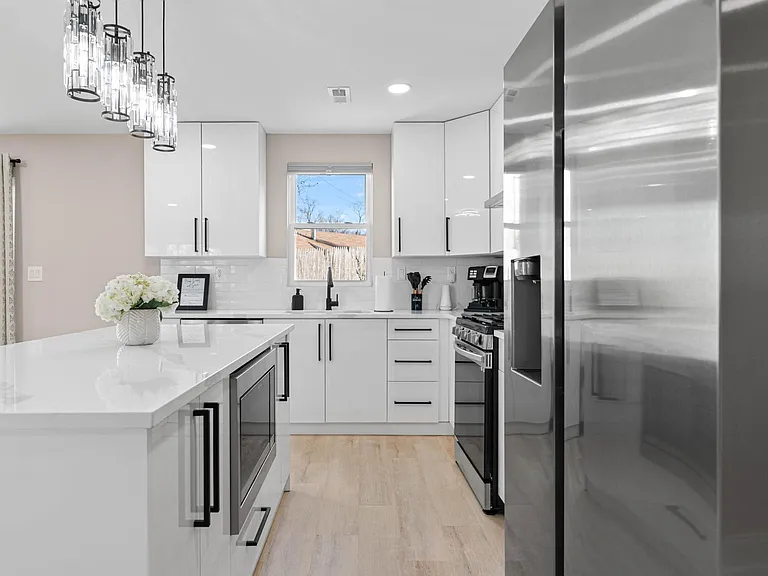 8815 Delphine Rd — Photo 37