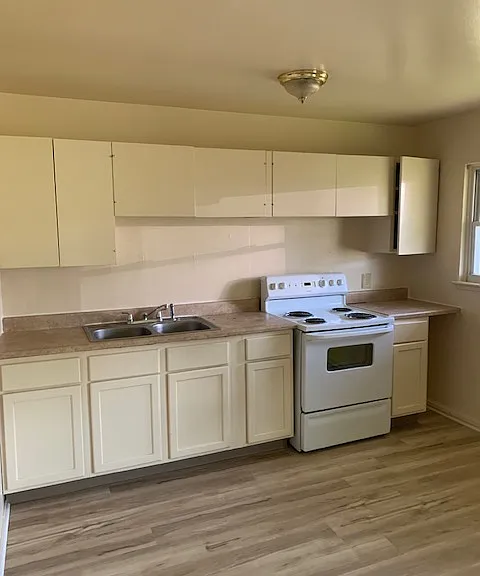 Frederick Avenue Apartments — Photo 8
