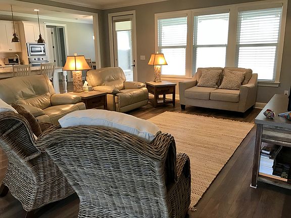 4th image of 616 Meadow Lake Dr