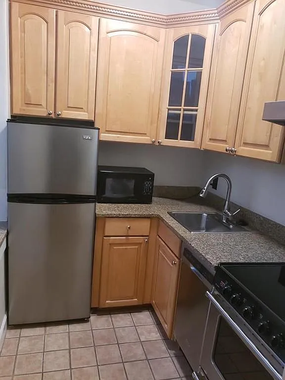 387 Marlborough St — Photo 2