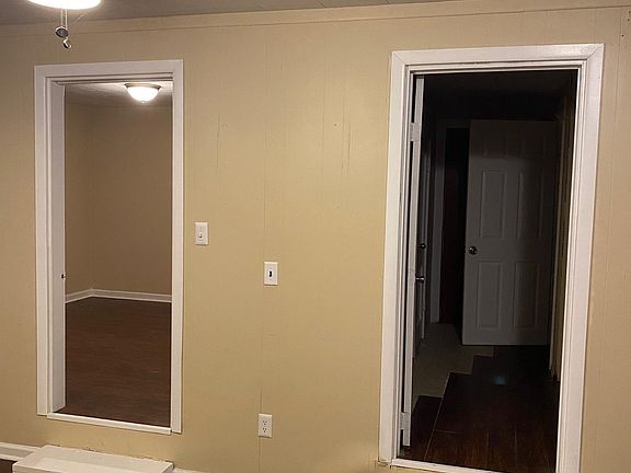3 -4 bedrooms. Extraordinary Master Bedroom with amazing baby room and Super Closet alternatives.